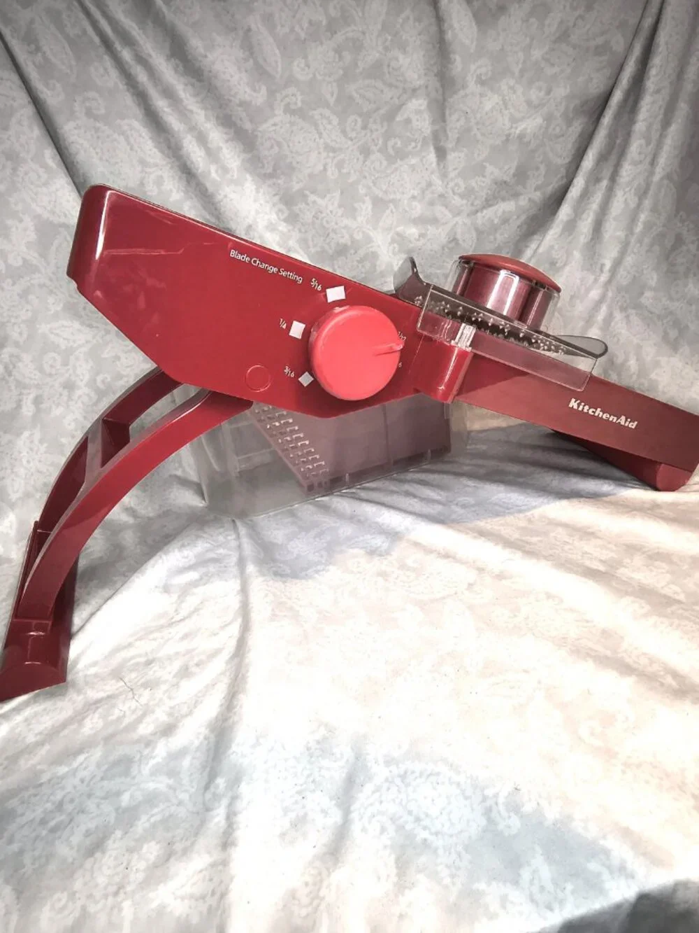 Red KitchenAid mandoline slicer - Dishwasher safe - Adjustable thickness